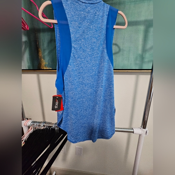 Sporty sleeveless - Picture 2 of 5